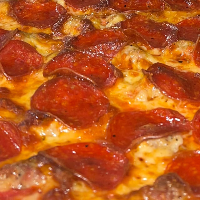 Buckingham Fountain Pan Pizza.