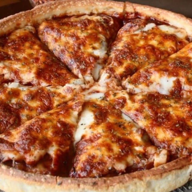 Daley Plaza Pizza (14").